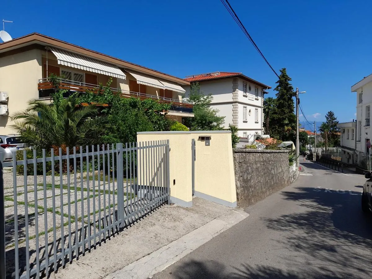 Apartments Orange Lovran